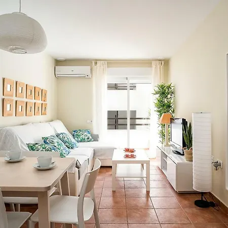 A 100 M De La Playa Apartment *